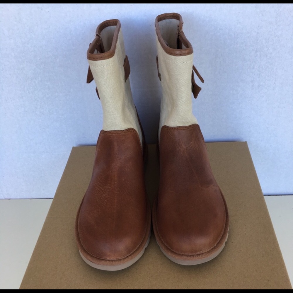 COPY - 🎄☃️🎄 SALE !! New UGG Rosalie Leather Canvas Boots. Size 6 women.